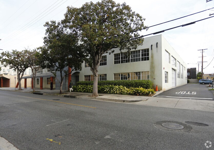 3960 Ince Blvd, Culver City, CA à louer - Photo de l’immeuble – Image 3 sur 4