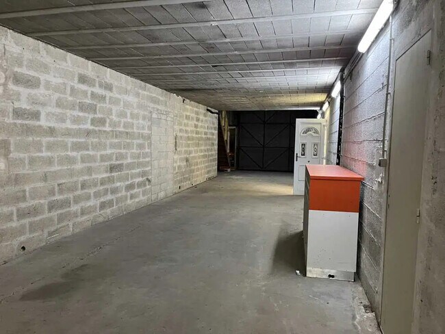 Plus de détails pour Bureau, Local d'activités à louer