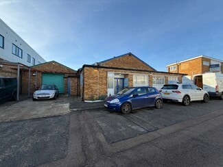 Plus de détails pour 10-11 Station Clos, Potters Bar - Industriel/Logistique à louer