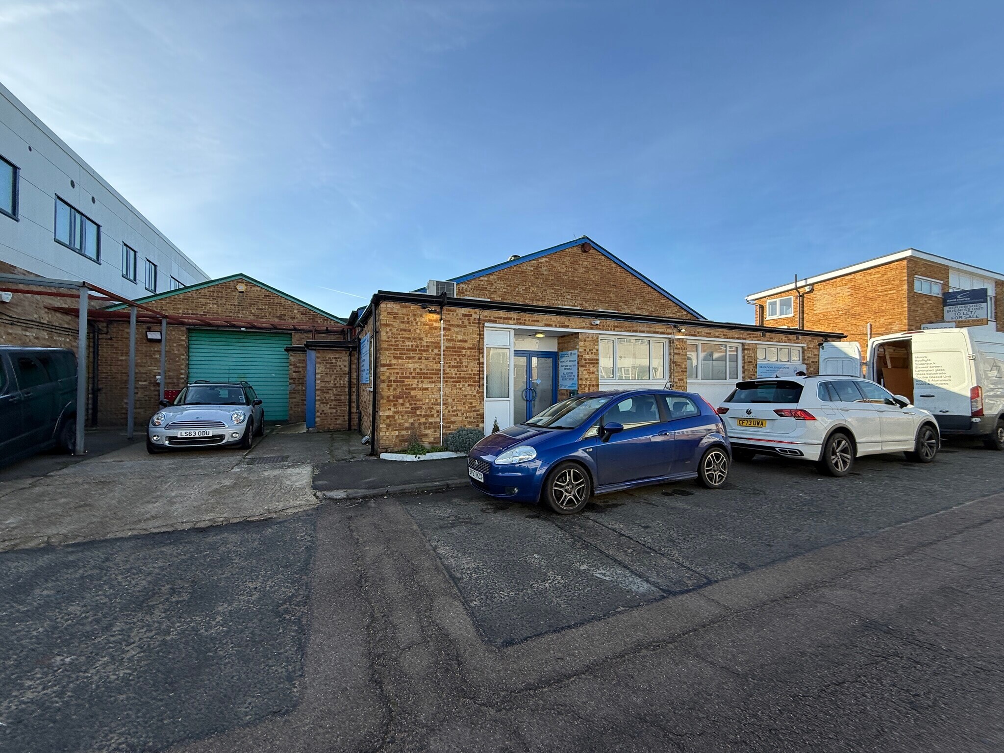 10-11 Station Clos, Potters Bar à louer Photo de l’immeuble– Image 1 sur 17