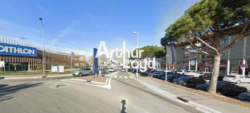 Local commercial dans Fréjus à louer Photo de l’immeuble– Image 1 sur 3