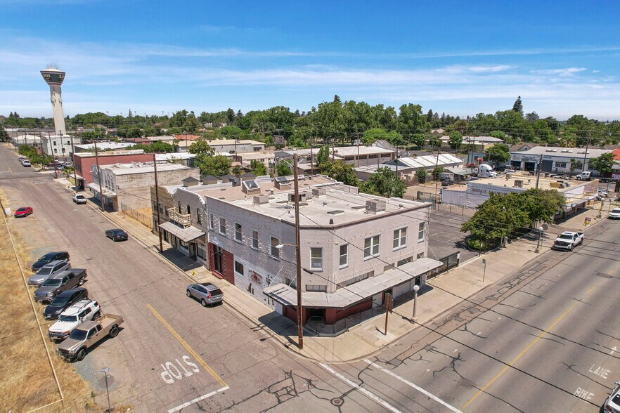 2 N Main St, Lodi, CA à vendre - Photo de l’immeuble – Image 2 sur 60
