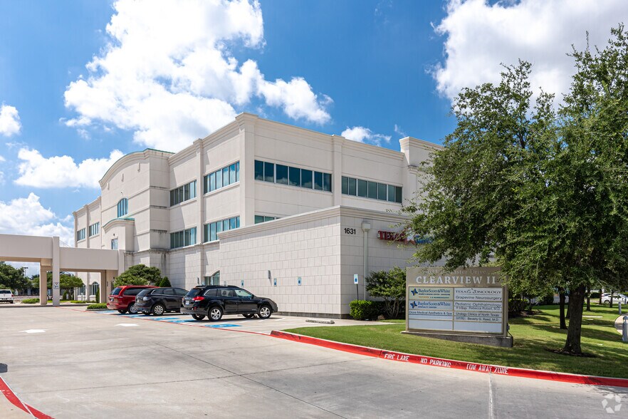 1631 Lancaster Dr, Grapevine, TX à louer - Photo de l’immeuble – Image 3 sur 10