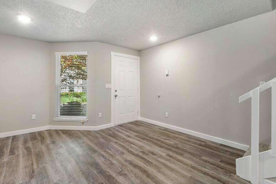 425 4th St NE, Puyallup, WA à vendre - Photo de l’immeuble – Image 2 sur 15