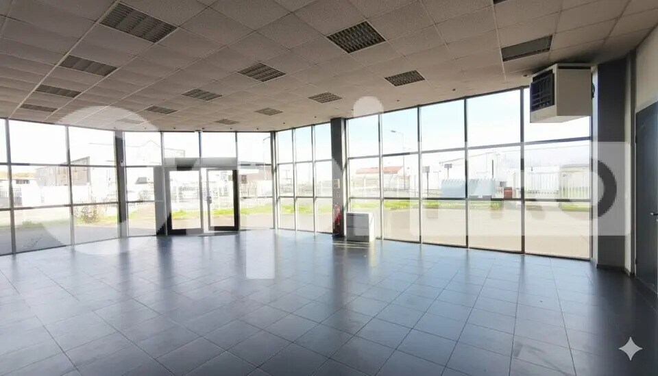 Local commercial dans Milly-la-Forêt à louer - Photo intérieure – Image 3 sur 5