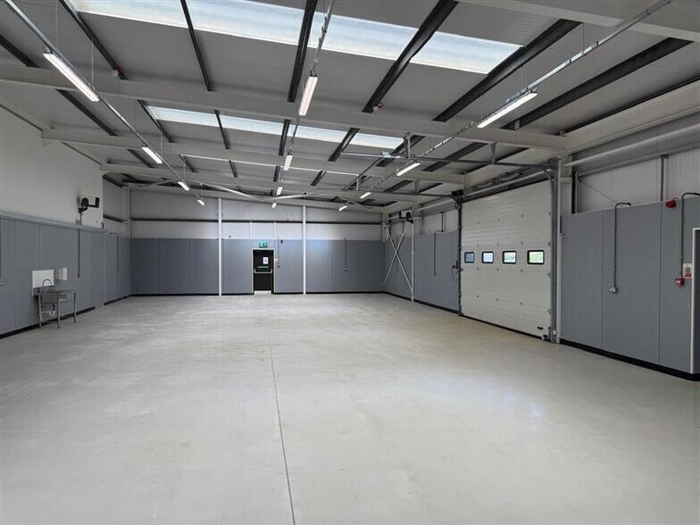 Cambridge Rd, Cambridge à louer - Photo de l’immeuble – Image 3 sur 7