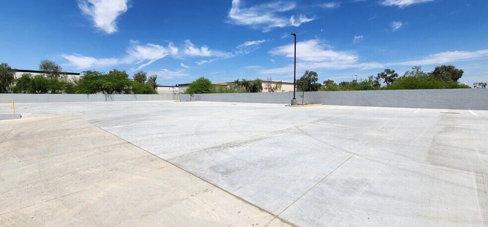 1466 N Eliseo C. Felix Jr Way, Avondale, AZ à vendre - Photo de l’immeuble – Image 3 sur 15