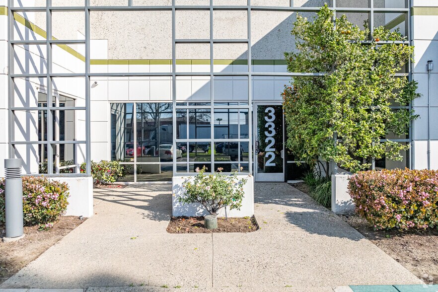 3300-3328 Garfield Ave, Commerce, CA à louer - Photo de l’immeuble – Image 3 sur 12