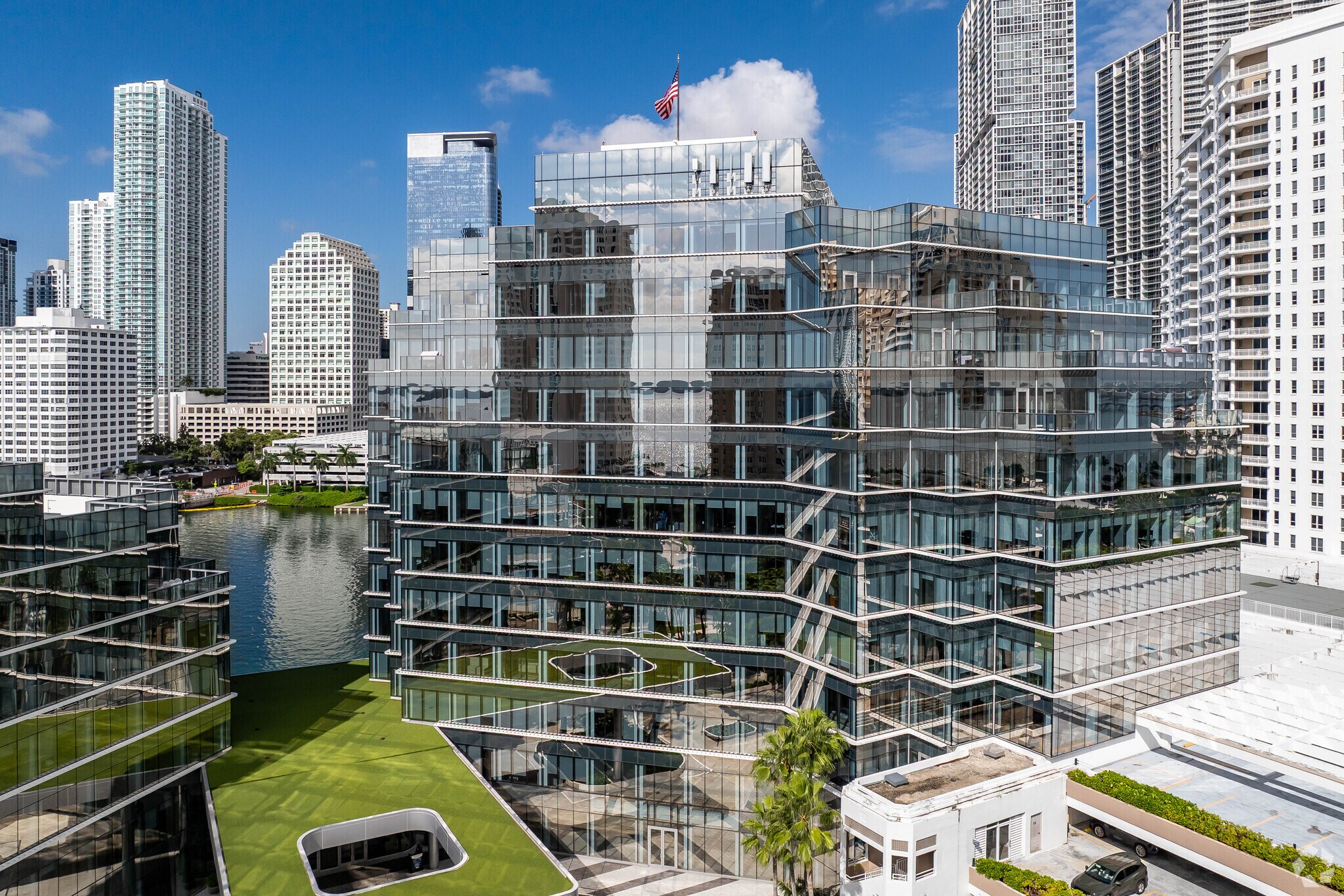 601 Brickell Key Dr, Miami, FL à louer Photo principale– Image 1 sur 6