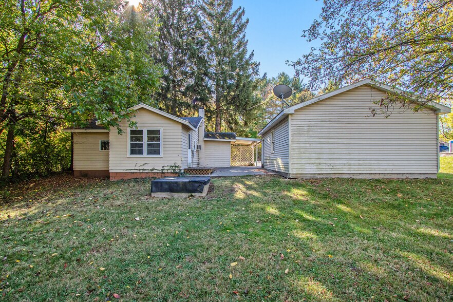 1005 E Front St, Buchanan, MI à vendre - Photo de l’immeuble – Image 2 sur 16