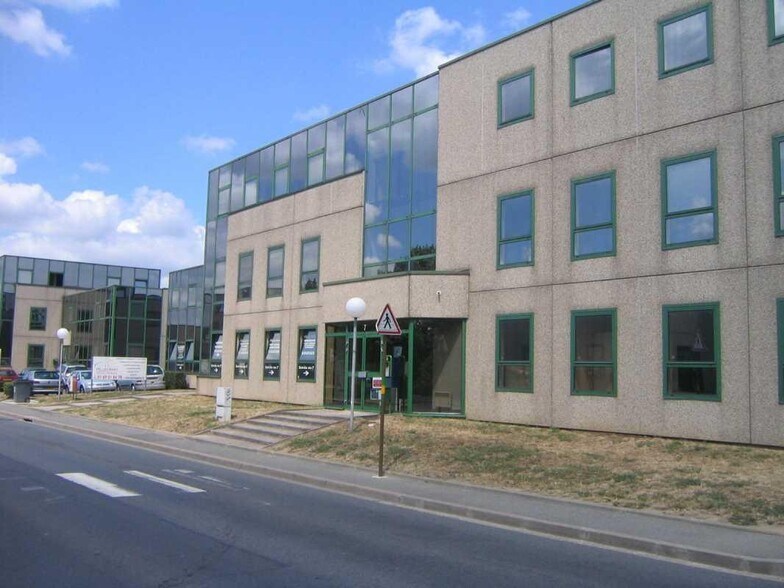 Bureau dans Viry-Châtillon à louer - Photo de l’immeuble – Image 1 sur 1