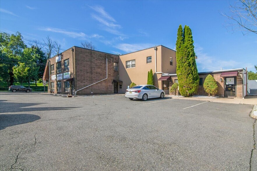 383 Northfield Rd, West Orange, NJ à vendre - Photo de l’immeuble – Image 3 sur 33