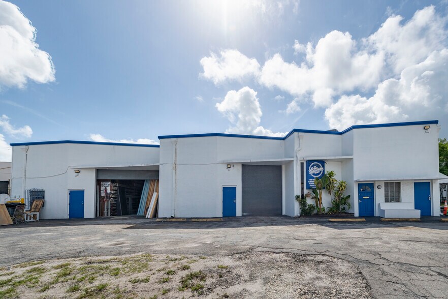15221 NE 21st Ave, Miami, FL à vendre - Photo de l’immeuble – Image 3 sur 34