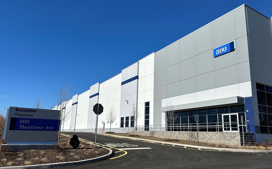 800 Montrose Ave, South Plainfield, NJ à louer - Photo de l’immeuble – Image 1 sur 2