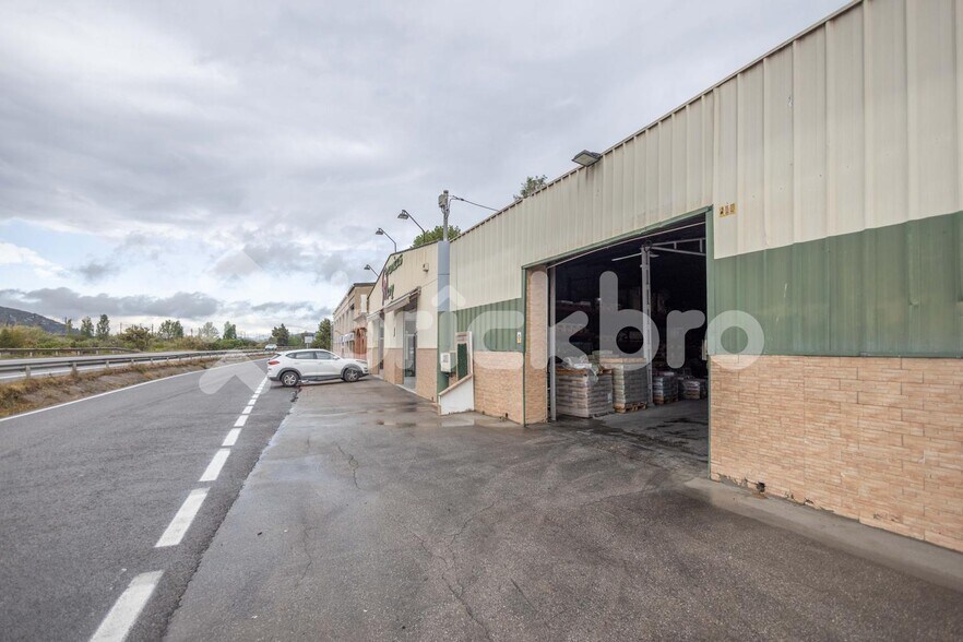 Naves en Carretera de Caldes portefeuille de 2 biens à vendre sur LoopNet.fr - Photo de l’immeuble – Image 3 sur 41