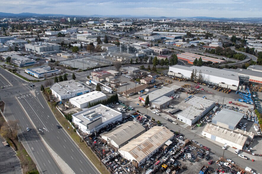 790 Comstock St, Santa Clara, CA à vendre - Photo de l’immeuble – Image 2 sur 7