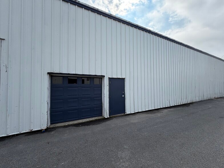 48 Warehouse Rd, Hyannis, MA à louer - Photo de l’immeuble – Image 1 sur 3