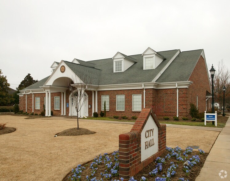 118 N E Main St, Simpsonville, SC à louer - Photo principale – Image 1 sur 4