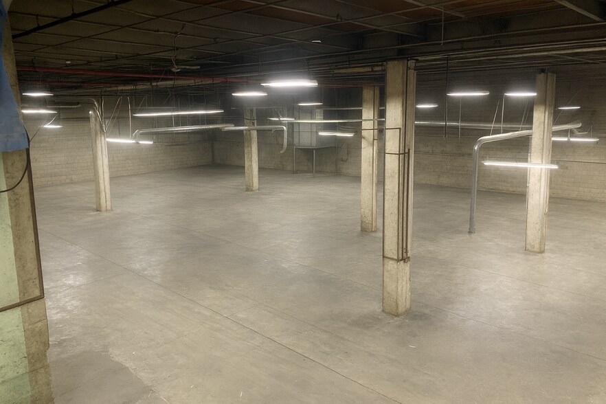 595 Berriman St, Brooklyn, NY à vendre - Photo de l’immeuble – Image 3 sur 8