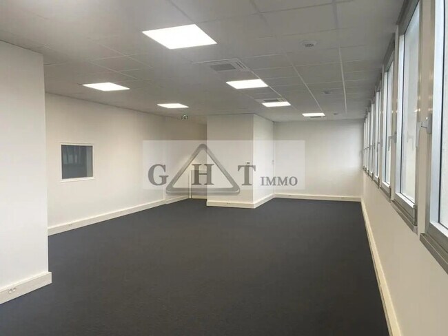 Plus de détails pour Bureau, Industriel/Logistique à louer