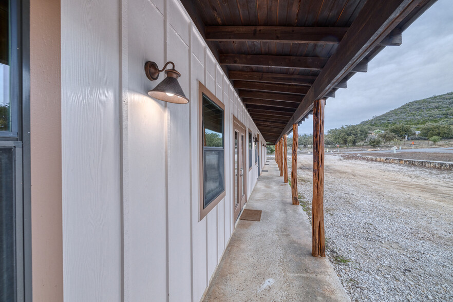 16 Mountain Laurel Ln, Concan, TX à vendre - Photo de l’immeuble – Image 3 sur 76