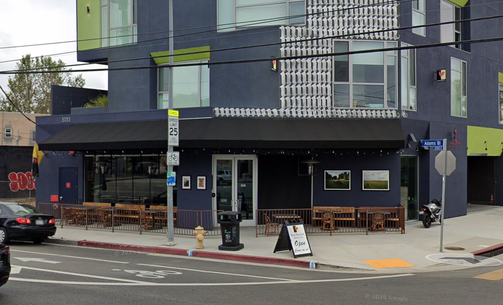 5135 W Adams Blvd, Los Angeles, CA à louer Photo principale– Image 1 sur 11