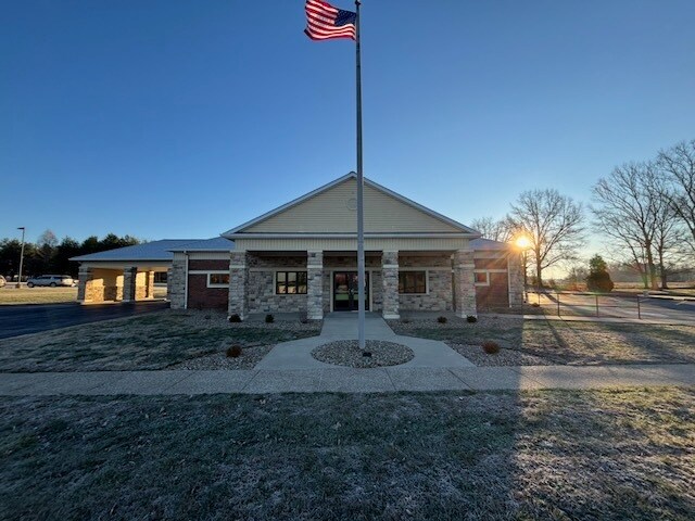 7240 S US 231, Huntingburg, IN à louer Photo principale– Image 1 sur 14