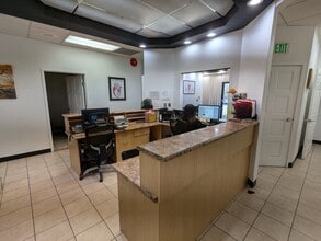 914 W Foothill Blvd, Upland, CA à louer Photo intérieure– Image 2 sur 4