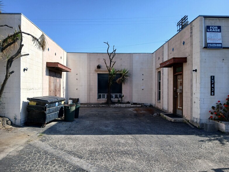 13438 Wyandotte St, North Hollywood, CA à vendre - Photo de l’immeuble – Image 3 sur 6