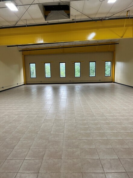 801 E Linden Ave, Linden, NJ à louer - Photo intérieure – Image 2 sur 6