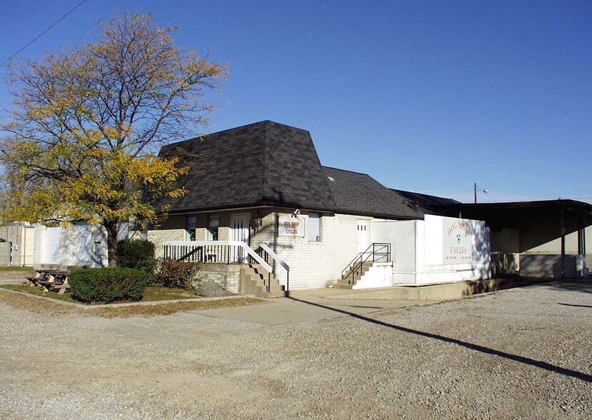 10691 Kenwood Rd, Cincinnati, OH à louer - Photo de l’immeuble – Image 2 sur 29