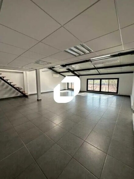 Bureau dans Chambourcy à louer - Photo de l’immeuble – Image 2 sur 8