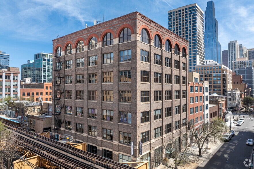230 W Huron St, Chicago, IL à louer - Photo principale – Image 1 sur 7