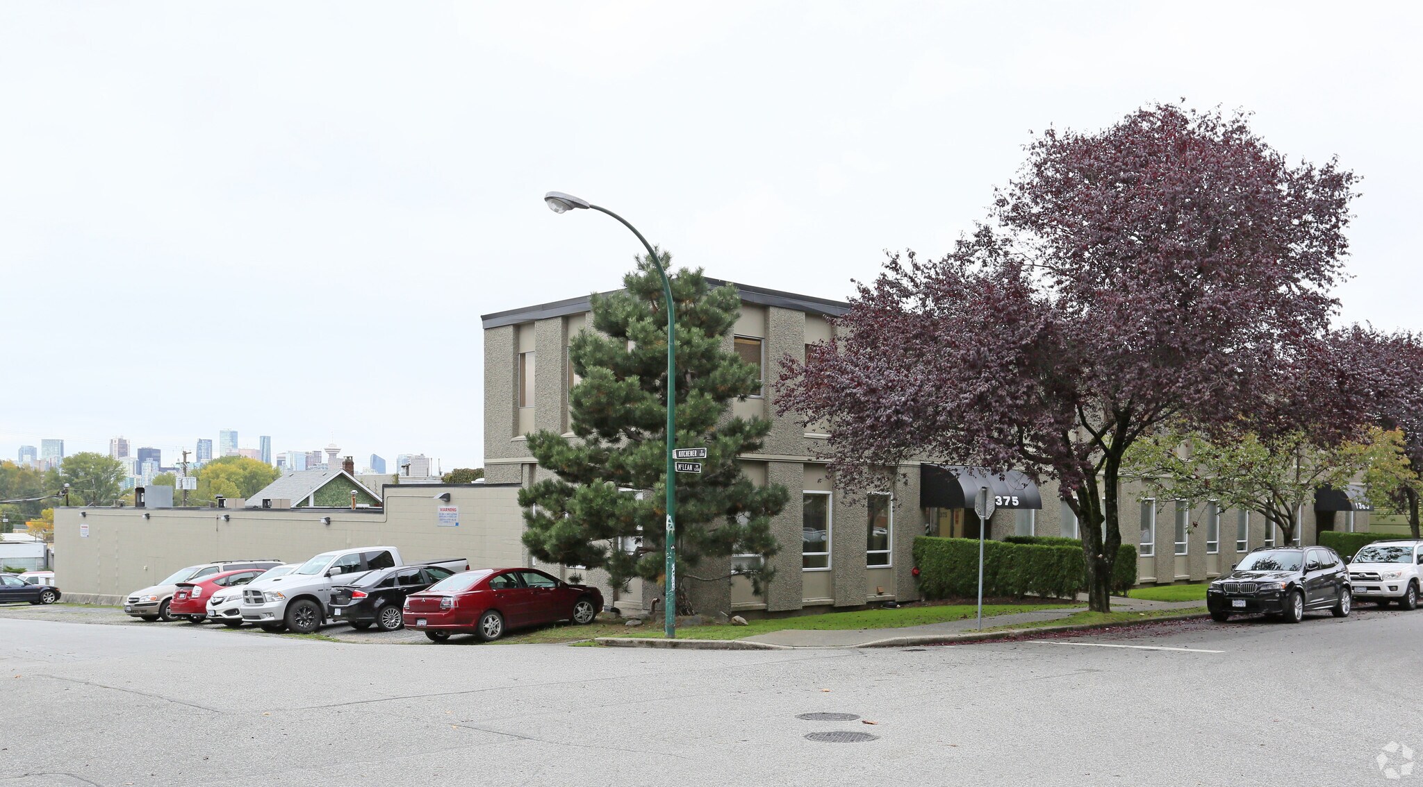 1363-1375 Mclean Dr, Vancouver, BC à louer Photo de l’immeuble– Image 1 sur 9