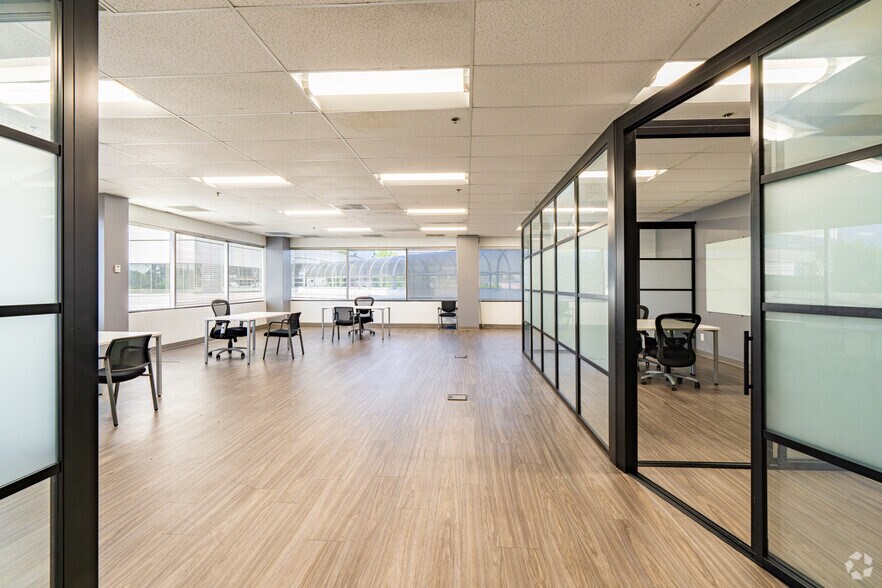 4900 California Ave, Bakersfield, CA à louer - Photo intérieure – Image 1 sur 38