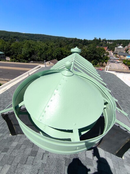 149 Maple St, Naugatuck, CT à vendre - Photo de l’immeuble – Image 3 sur 15