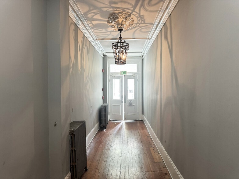 814 Park Ave, Baltimore, MD à vendre - Photo intérieure – Image 2 sur 12