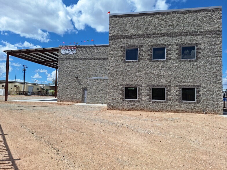 1560 E 17th St, Tucson, AZ à louer - Photo de l’immeuble – Image 3 sur 7