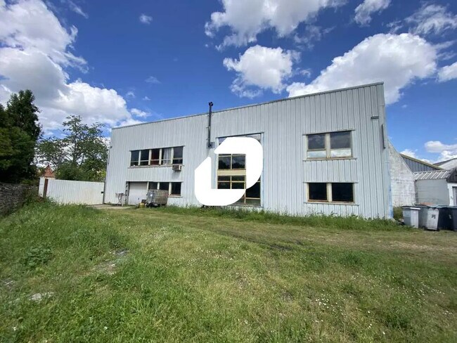 Plus de détails pour Local d’activités à vendre