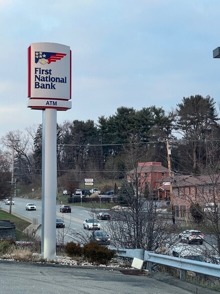 600 Walmart Dr, Gibsonia, PA à vendre - Photo de l’immeuble – Image 2 sur 3