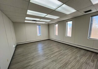 2445 13th Av, Regina, SK à louer Photo intérieure– Image 2 sur 2
