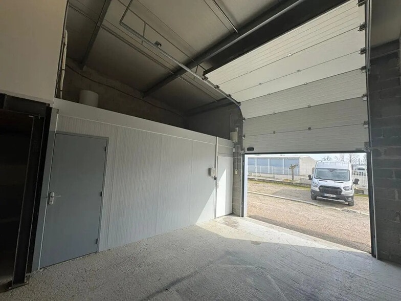 Local d’activités dans Lespinasse à louer - Photo intérieure – Image 1 sur 8