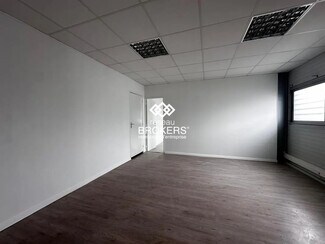 Plus de détails pour Local d'activités à louer