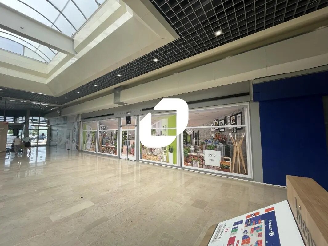 Local commercial dans Châlons-en-Champagne à louer Photo de l’immeuble– Image 1 sur 5