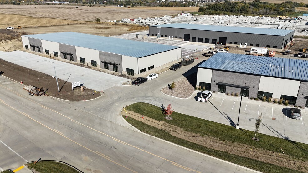 2201 Shiloh Rose Pky SW, Bondurant, IA à louer - Photo de l’immeuble – Image 3 sur 6