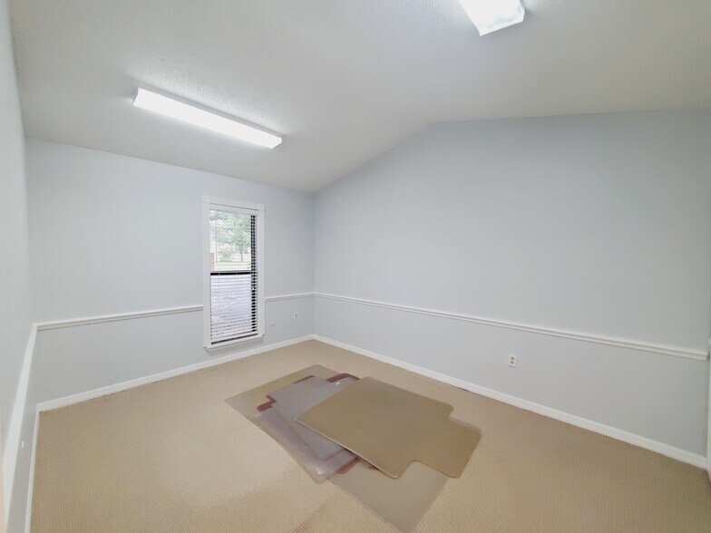 421 Montgomery Rd, Altamonte Springs, FL à louer - Photo de l’immeuble – Image 3 sur 23