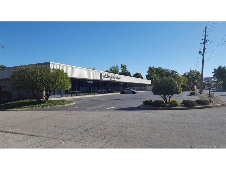 326 Indiana Ave, Sellersburg, IN à vendre - Photo principale – Image 1 sur 9