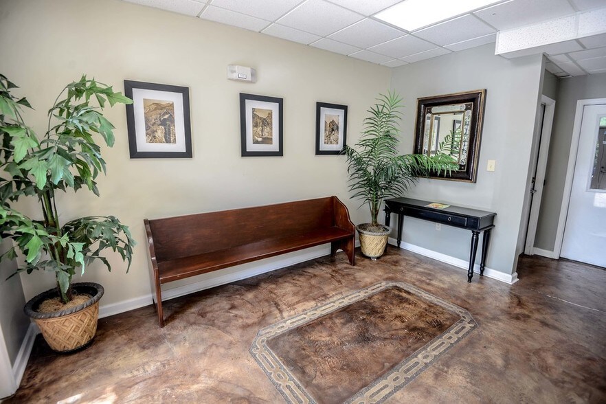 1425 Piedmont Dr E, Tallahassee, FL à vendre - Hall d’entrée – Image 3 sur 15