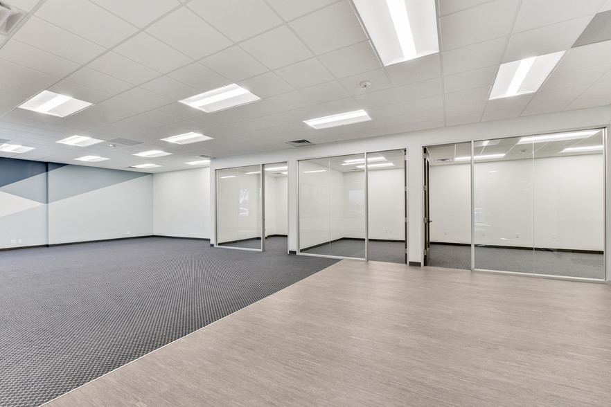 5575 Ruffin Rd, San Diego, CA à louer - Photo intérieure – Image 2 sur 58