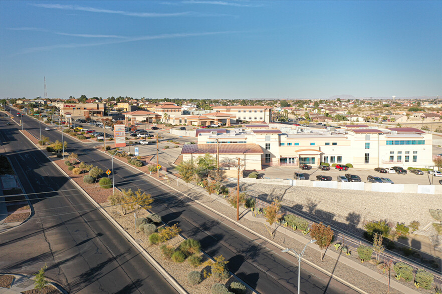 1400 George Dieter Dr, El Paso, TX à louer - Photo de l’immeuble – Image 2 sur 13